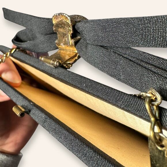 Vintage black clam shell convertible clutch - Picture 5 of 8